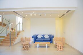 Azuri Apartment with Beach, Pools, Gym, Restaurants, Spa, Boats, kids 