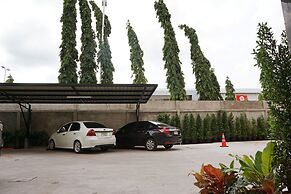 B-Black Hotel Chonburi