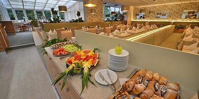 Lázeňský Hotel Pyramida I