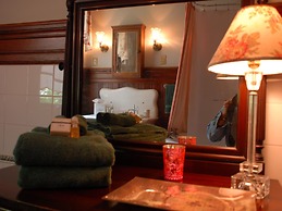 Circular Manor Bed and Breakfast