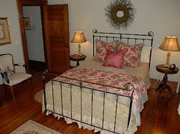 Circular Manor Bed and Breakfast