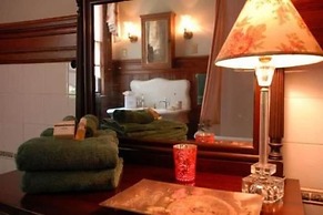 Circular Manor Bed and Breakfast