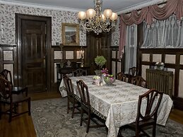 Circular Manor Bed and Breakfast