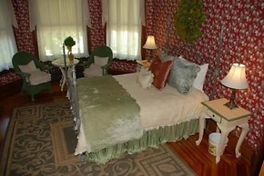 Circular Manor Bed and Breakfast