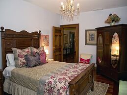 Circular Manor Bed and Breakfast