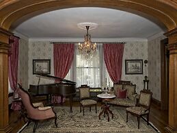 Circular Manor Bed and Breakfast