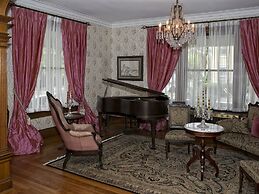 Circular Manor Bed and Breakfast