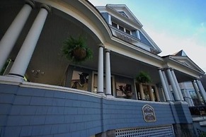 Circular Manor Bed and Breakfast