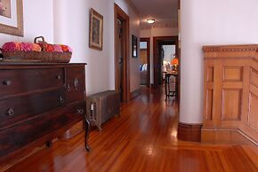 Circular Manor Bed and Breakfast