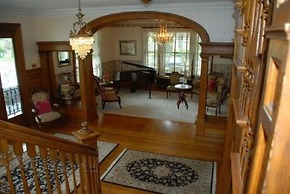 Circular Manor Bed and Breakfast