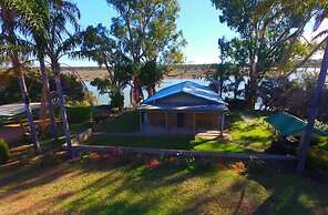 Mundic Waterfront Cottages