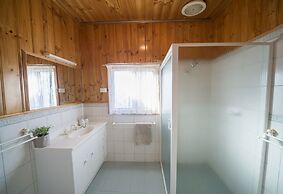 Mundic Waterfront Cottages