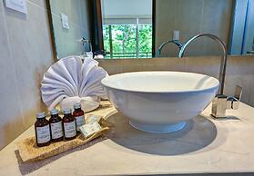 Anam 1 bedroom apartment with balcony sleeps 3
