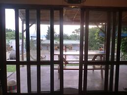 Charlie Suites Ayampe