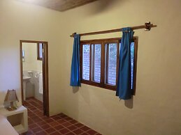 Charlie Suites Ayampe