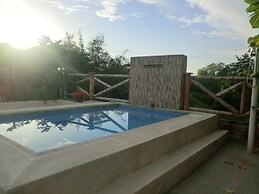 Charlie Suites Ayampe