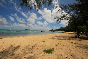 LES Condos in Beautiful Complex With Pool, Near the Beach