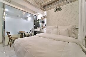 Hotel February Suseong