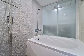 Hotel February Suseong