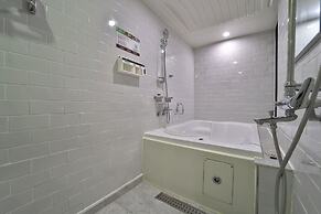 Hotel February Suseong