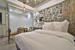 Hotel February Suseong