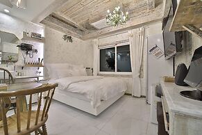 Hotel February Suseong