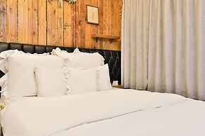 Hotel February Suseong