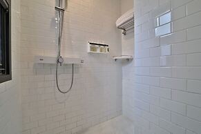 Hotel February Suseong