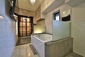 Hotel February Suseong