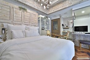 Hotel February Suseong