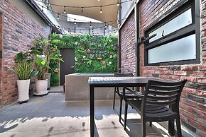 Hotel February Suseong