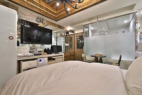 Hotel February Suseong