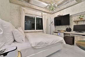 Hotel February Suseong