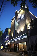 Hotel February Suseong