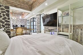 Hotel February Suseong