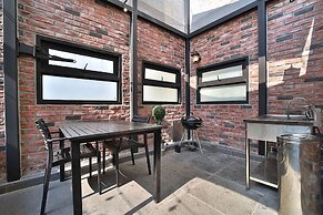 Hotel February Suseong