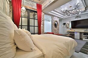 Hotel February Suseong