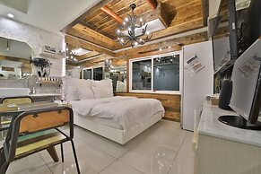 Hotel February Suseong