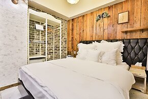 Hotel February Suseong