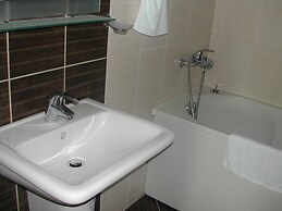 Chateau Del Marina Complex Apartments