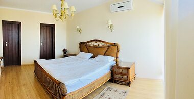 Chateau Del Marina Complex Apartments