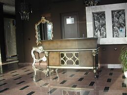 Chateau Del Marina Complex Apartments