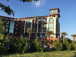 Chateau Del Marina Complex Apartments