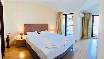 Chateau Del Marina Complex Apartments