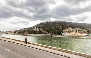 Pelicanstay at Riverside Danube