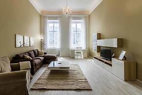 Pelicanstay at Riverside Danube