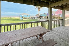 Abby Sands Castle 2 Bedroom Home by RedAwning