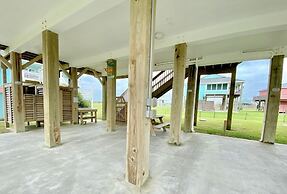 Abby Sands Castle 2 Bedroom Home by RedAwning