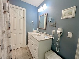 Abby Sands Castle 2 Bedroom Home by RedAwning