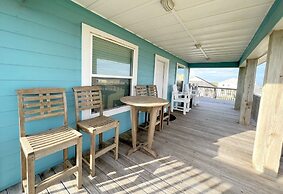 Abby Sands Castle 2 Bedroom Home by RedAwning